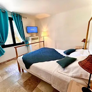 https://annexe-bastide-du-paradou.fr-provencehotel.com